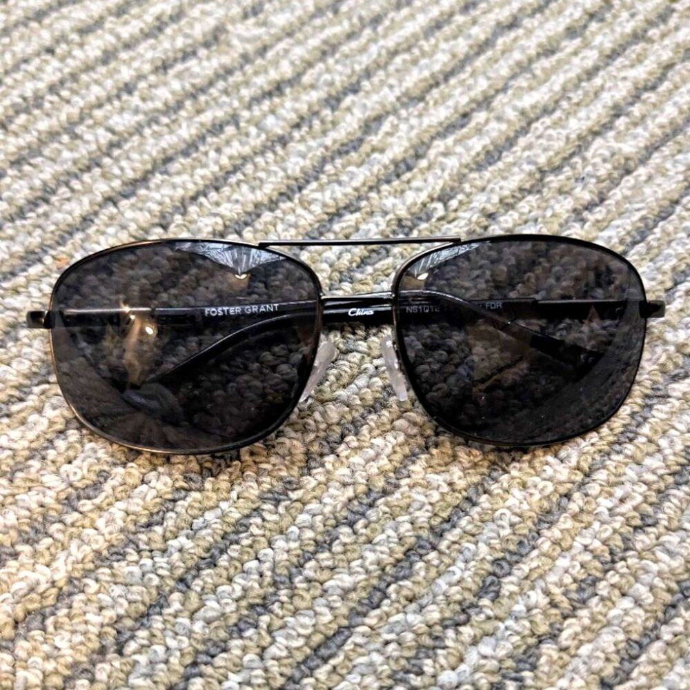 Foster Grant Men's Aviator Sunglasses Black Metal Frame Gray Tinted Lens